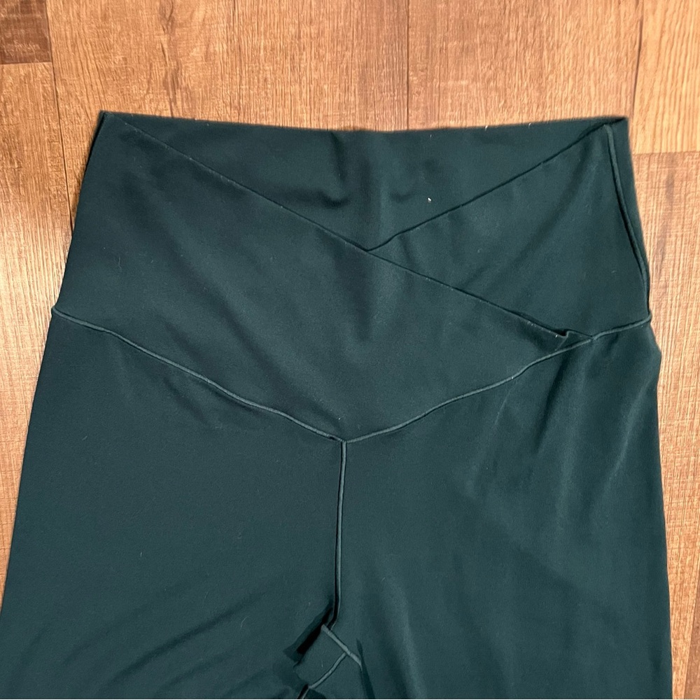 Womens OFFLINE By Aerle Real Me Flare High Rise, Size Large - Picture 4 of 9